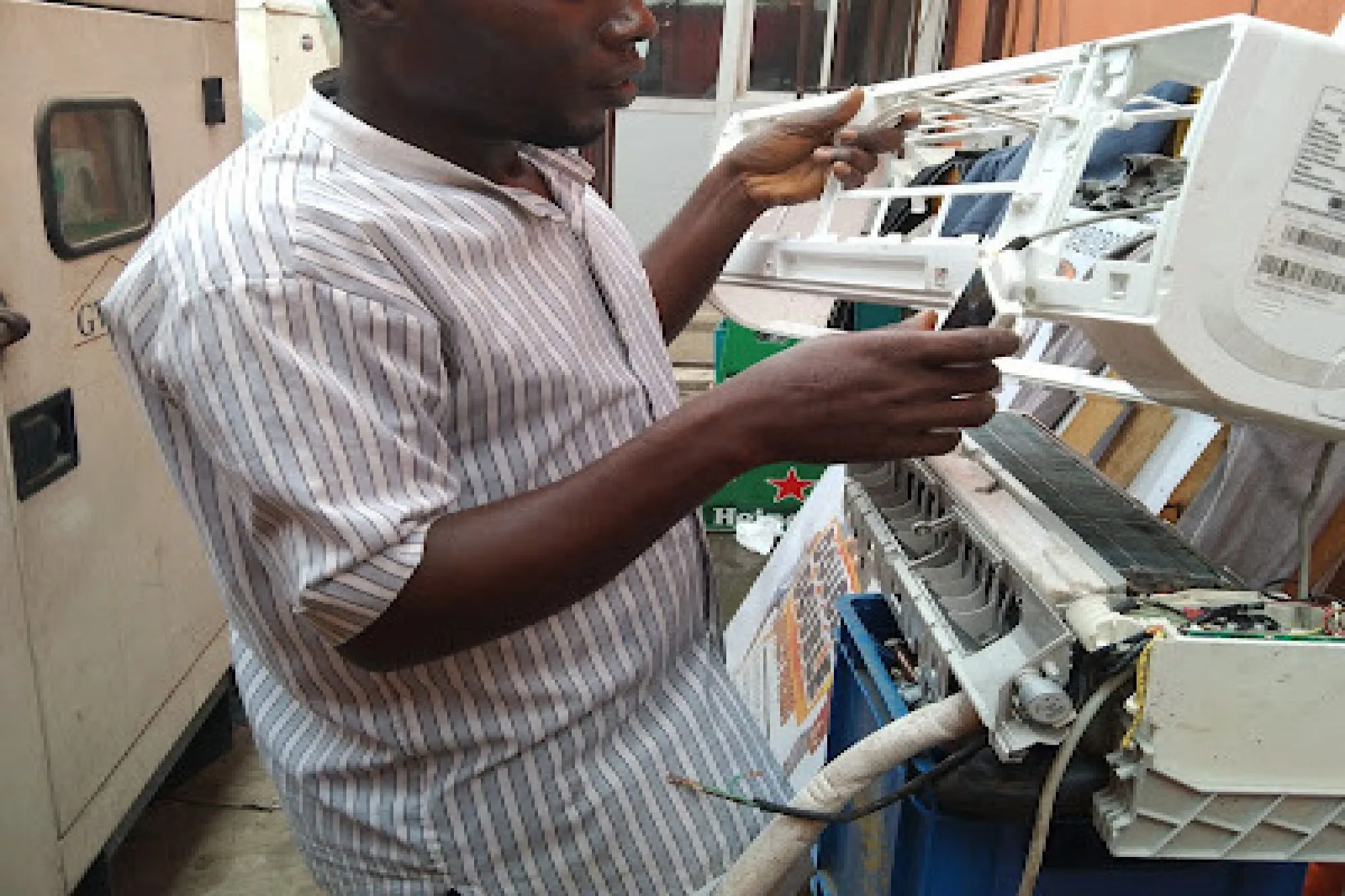 Outdoor condenser unit servicing